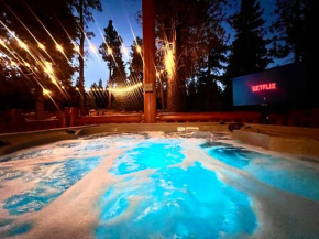 Three level cabin with Hot Tub
